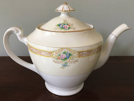 N828 Teapot & Lid