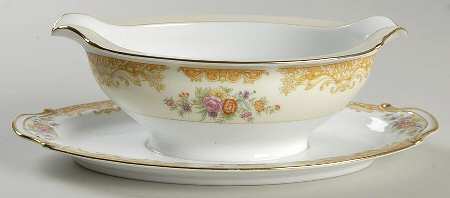 N83 Gravy Boat with Attached Underplate