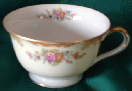 N83 Footed Cup