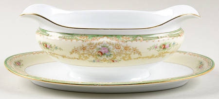 N830 Gravy Boat with Attached Underplate