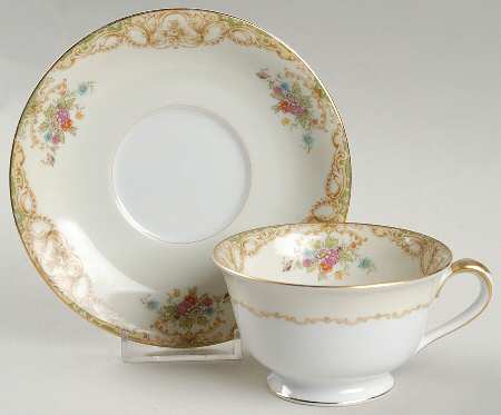 N84 Footed Cup & Saucer Set