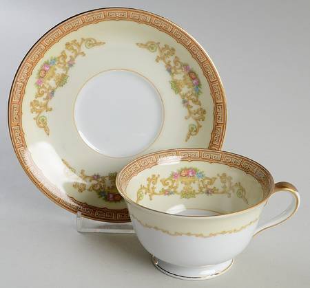 N840 Footed Cup & Saucer Set