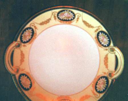 N878 Handled Cake Plate