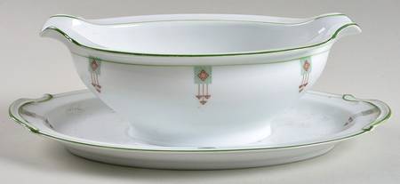 N88 Gravy Boat with Attached Underplate