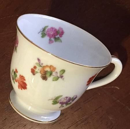 N881 Footed Cup