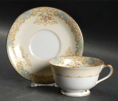 N89 Footed Cup & Saucer Set