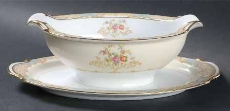 N89 Gravy Boat with Attached Underplate