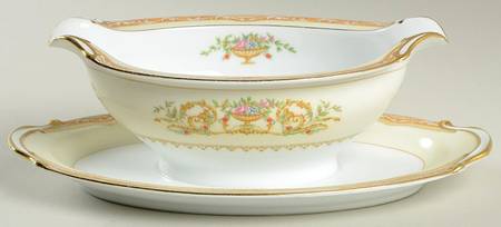 N890 Gravy Boat with Attached Underplate