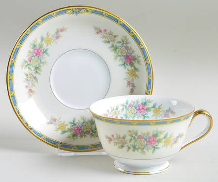 N894 Footed Cup & Saucer Set