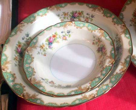 N897 9" Round Vegetable Bowl