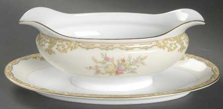 N94 Gravy Boat with Attached Underplate