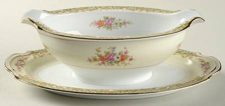 N99 Gravy Boat with Attached Underplate