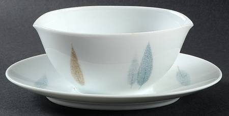 Namiki Gravy Boat with Attached Underplate