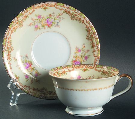 Nanarosa Footed Cup & Saucer Set