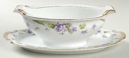 Nancy Gravy Boat with Attached Underplate