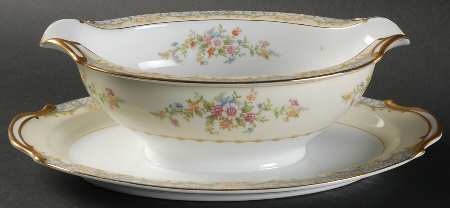 Naomi Gravy Boat with Attached Underplate