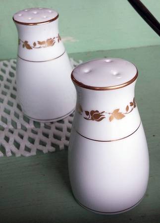 New Charm Salt & Pepper Set