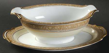 Nerrisa Gravy Boat with Attached Underplate