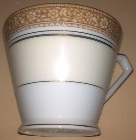 Nerrisa Footed Cup