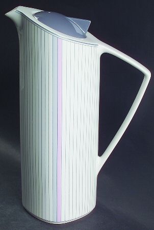 The New Yorker Tea/Coffee Pot & Lid