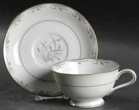Nicole Footed Cup & Saucer Set