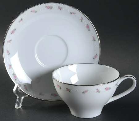 Nicosia Flat Cup & Saucer Set