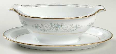 Noble Gravy Boat with Attached Underplate