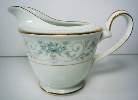 Noble Mini Creamer