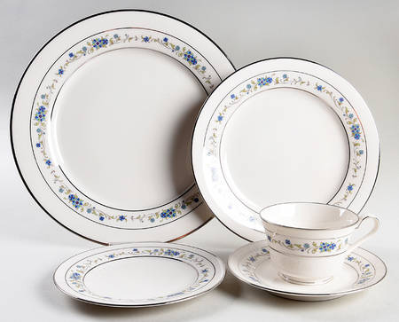 Norma 5 Piece Place Setting by Noritake
