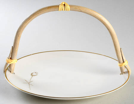 Nora 5 3/8"-5 5/8" Bamboo Handled Serving Plate  HC