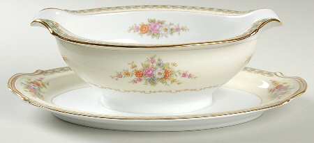 Noreen Gravy Boat with Attached Underplate