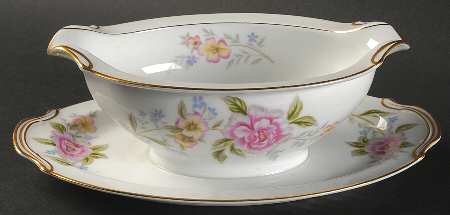 Norma Gravy Boat with Attached Underplate