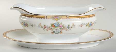 Norma Gravy Boat with Attached Underplate