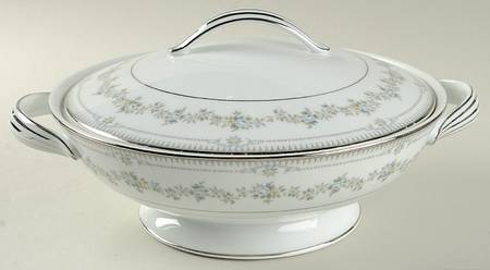 Norwood Round Covered Vegetable