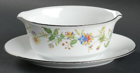 Nouveau Gravy Boat with Attached Underplate