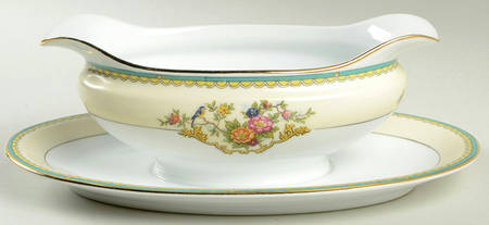 Nouvelle Gravy Boat with Attached Underplate