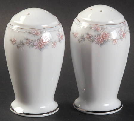 Oakmont Salt & Pepper Set