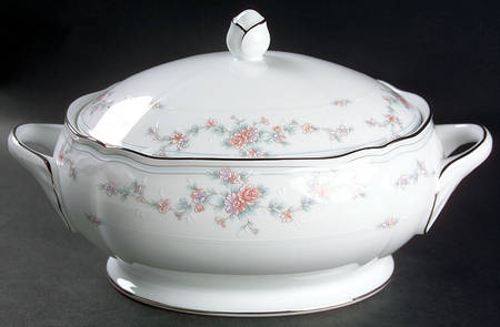 Oakmont Oval Covered Vegetable