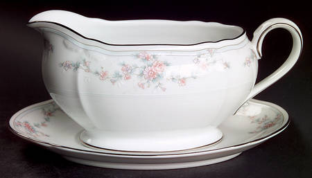 Oakmont Gravy Boat & Underplate (Relish/Butter)