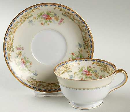 Oberon Footed Cup & Saucer Set