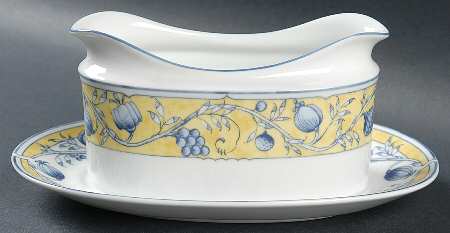 October Light Gravy Boat with Attached Underplate