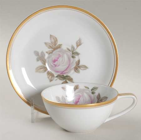 Oliver Flat Cup & Saucer Set