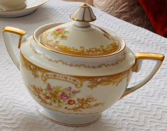 Olivia Sugar Bowl & Lid