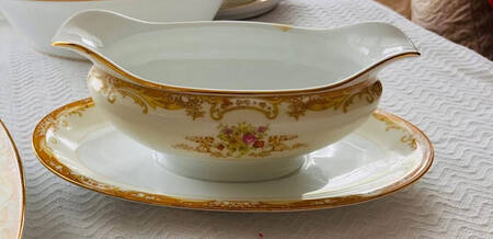 Olivia Gravy Boat with Attached Underplate