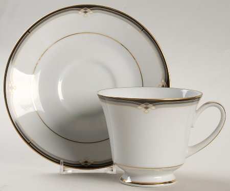 Oxford Lane Footed Cup & Saucer Set