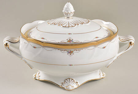 Palace Guard Oval Covered Vegetable