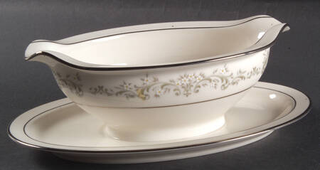 Parkridge Gravy Boat with Attached Underplate by Noritake