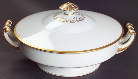 Patricia Round Covered Vegetable
