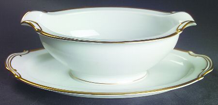 Patricia Gravy Boat with Attached Underplate
