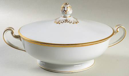 Patricia Round Covered Vegetable